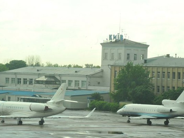 Аэропорт «Киев» не принимает авиарейсы из-за сильного тумана