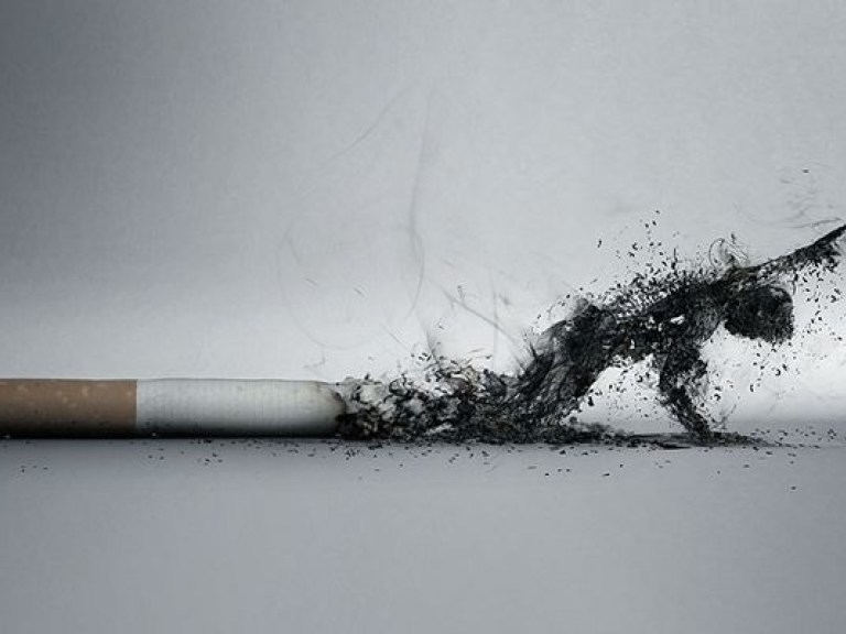 В Великобритании намерены запретить курение при детях