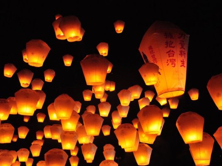 Китай отмечает праздник фонарей