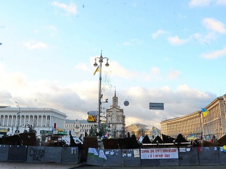 На Евромайдан приехал катафалк, чтобы забрать труп протестующего (ВИДЕО)