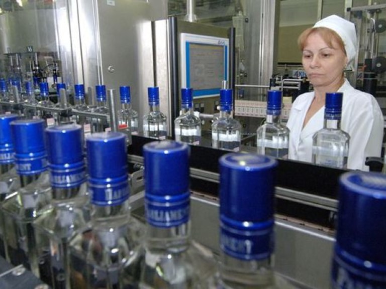 C 1 марта в Украине опять дорожают водка и шампанское