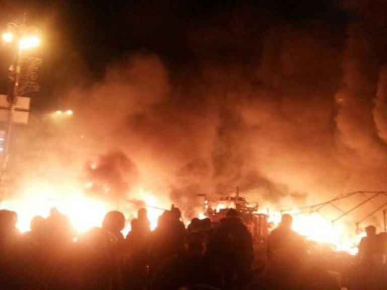 Огонь от шин на Майдане перекинулся на Дом профсоюзов и &#171;Глобус&#187;
