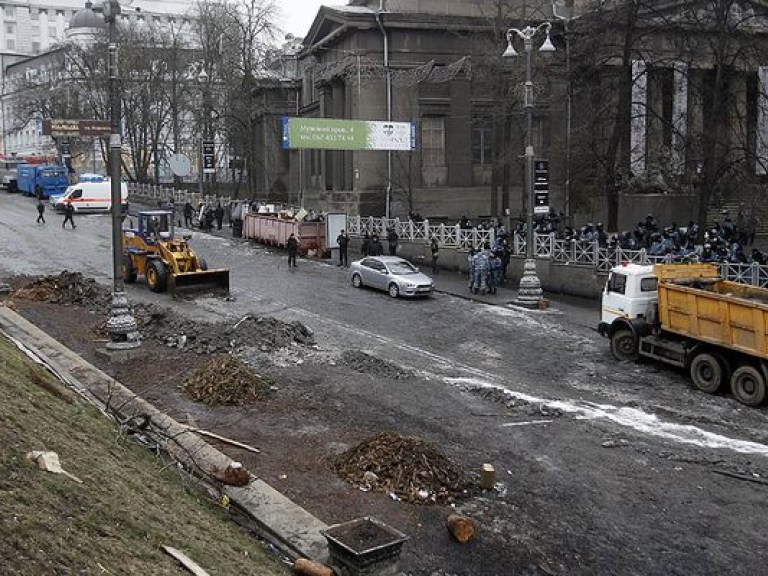 На месте снесенных палаток на Грушевского нашли боевой арсенал Майдана