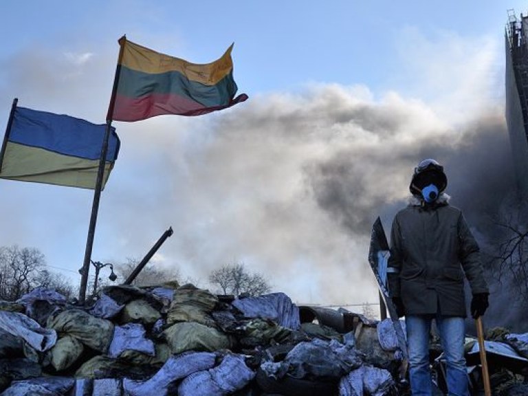 На Майдане независимости начались провокации со стороны «Беркута» и протестующих