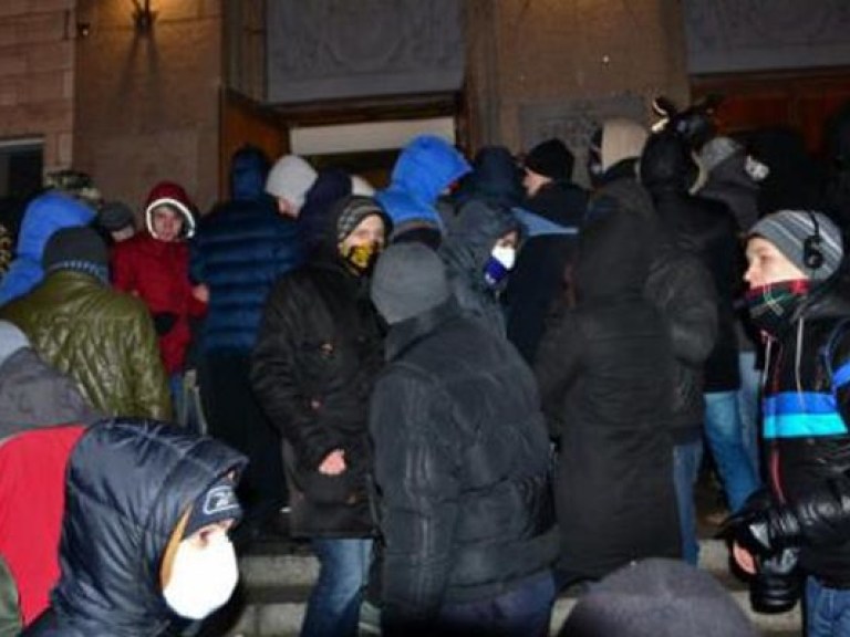 Протестующие заблокировали «Эпицентр» во Львове