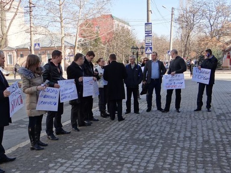 Николаевские адвокаты пикетировали областную милицию