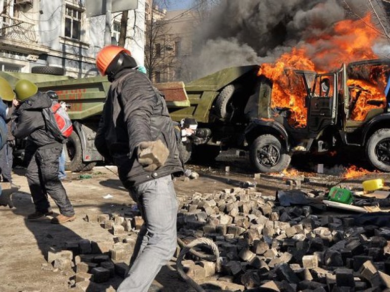 Найти мирный выход из вооруженного противостояния в Киеве призвала спикер верхней палаты российского парламента