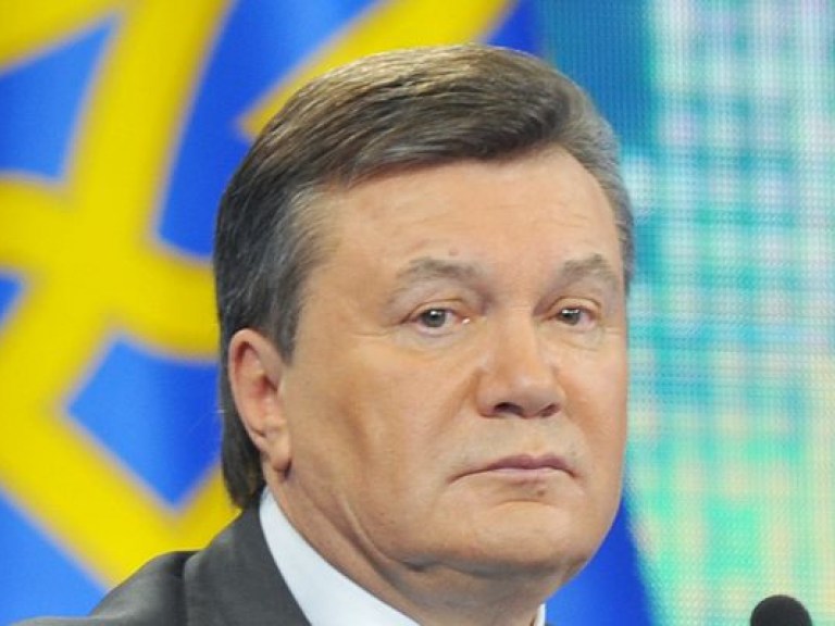 В дом Януковича пробрались мародеры