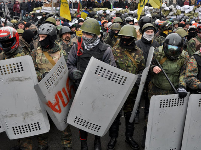 Отряды Самообороны подошли к зданию парламента