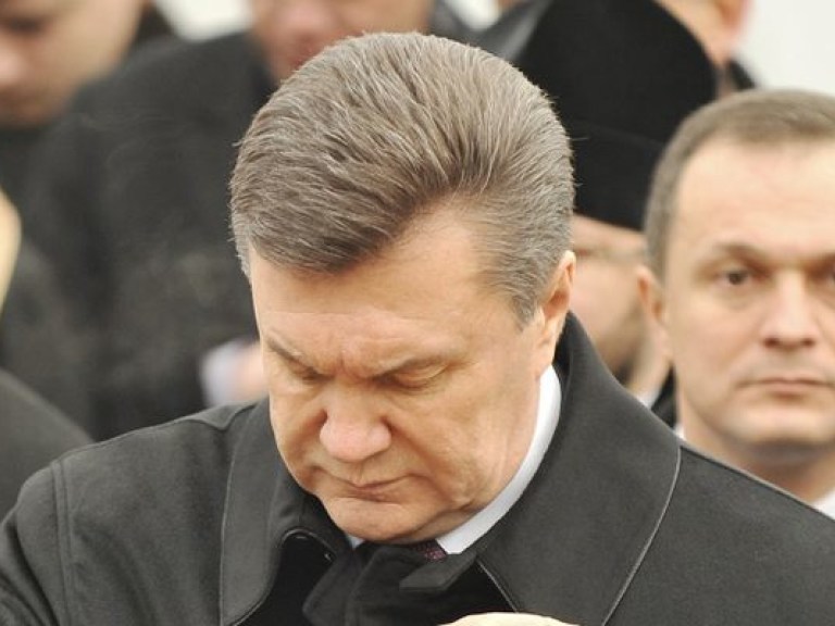 Депутаты собираются в зал, чтобы услышать об отставке Януковича