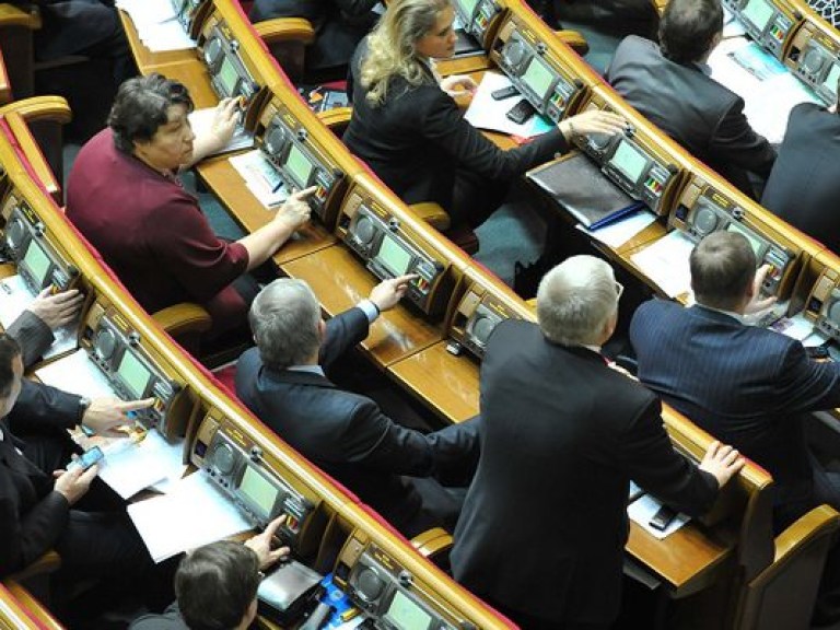 В оппозиции признали, что Рада работает без юридической чистоты