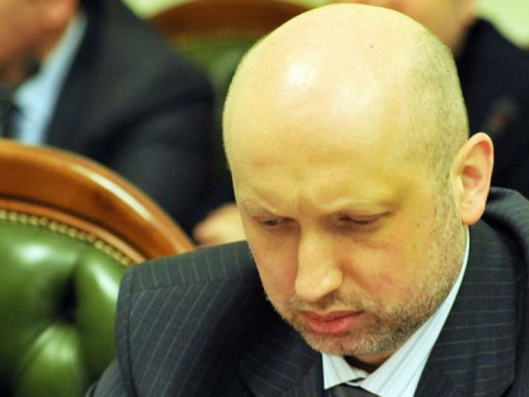 Турчинов оставил в должности 2 советников Президента Украины, 44 уволены