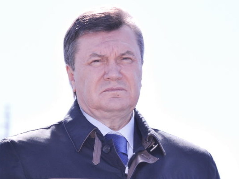 Янукович уже в России, оба сына с ним &#8212; СМИ