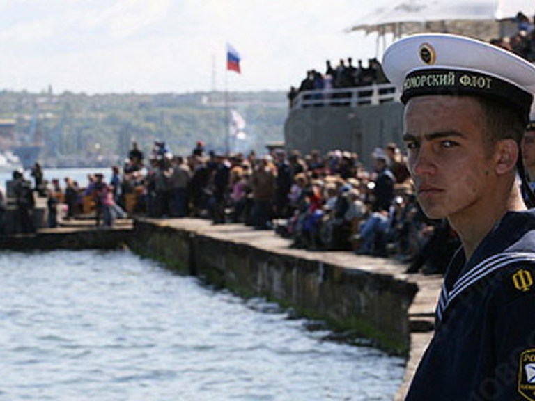 Турчинов призвал военнослужащих Черноморского флота не вмешиваться в конфликт в Крыму