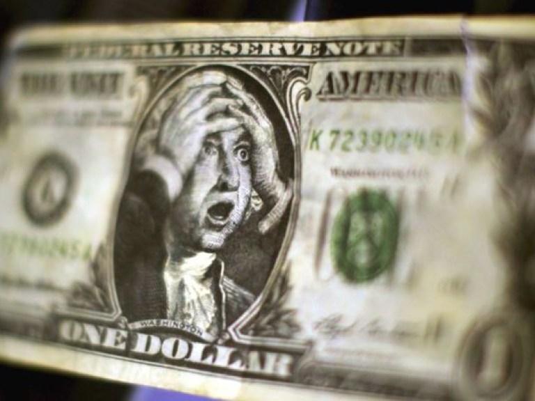 На межбанковской валютной бирже доллар упал на 79 копеек