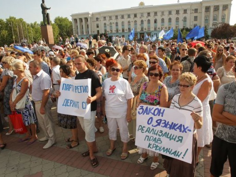 Александр Турчинов поручил срочно подготовить новый закон «О языке»