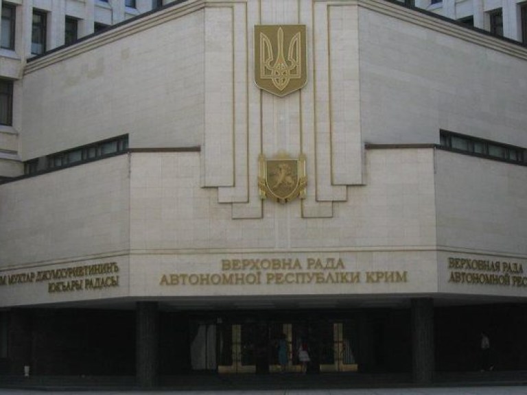Возле парламента Крыма расположились пулеметчики, а возле совмина – гранатометы (ФОТО)