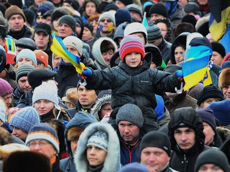 В Николаеве проходит многотысячный митинг в поддержку территориальной целостности Украины