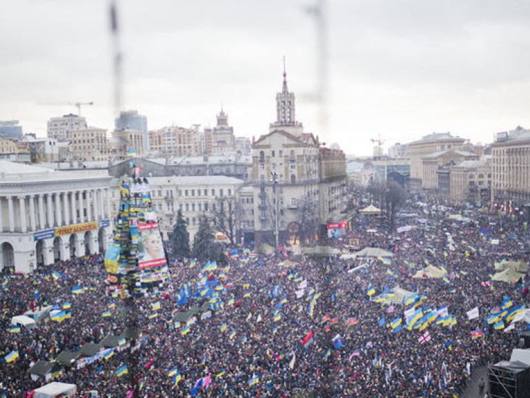 В Киеве на Майдане Незалежности началось народное вече «Украина и Крым &#8212; едины»