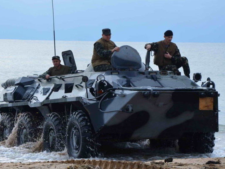 В Крым прибыла украинская военная техника (ВИДЕО)