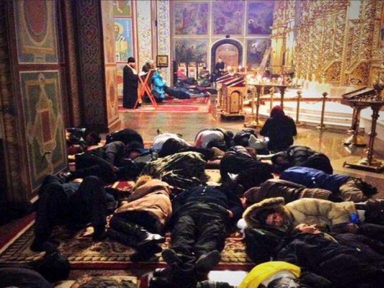 Пункт помощи на территории Михайловского монастыря закрылся