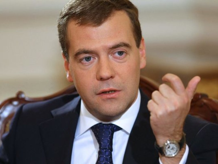 Медведев решил построить мост через Керченский пролив