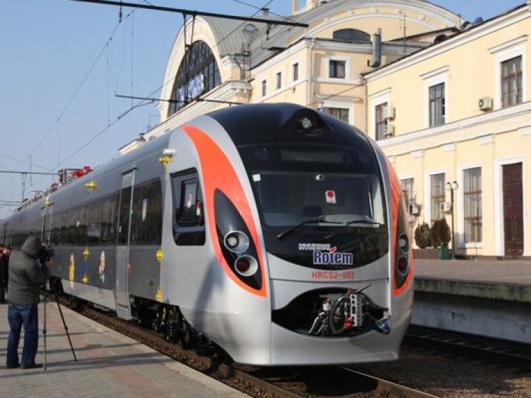 Украина должна развивать скоростные перевозки, несмотря на проблемы с поездами Huyndai — эксперт