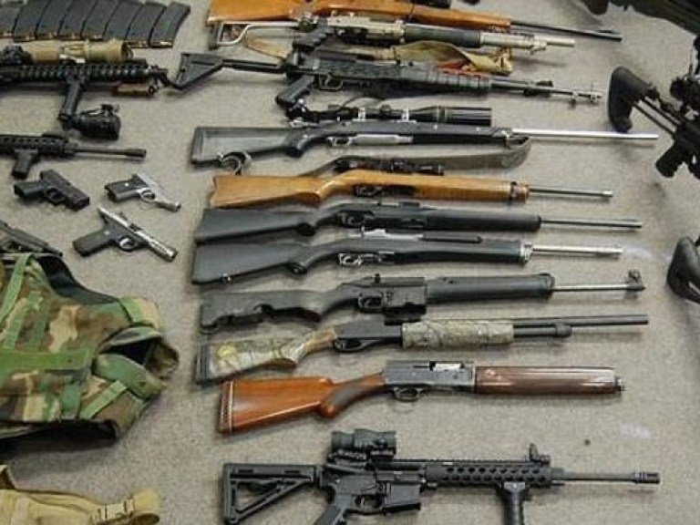 МВД призывает граждан Украины добровольно сдать оружие