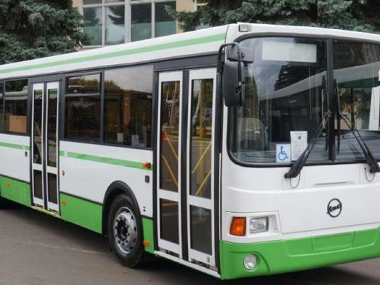 Николаевские трамваи и троллейбусы ходят под флагом Украины