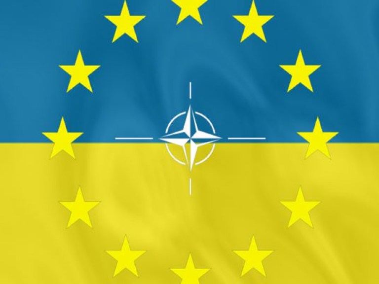 НАТО сближается с Украиной и приостанавливает сотрудничество с РФ
