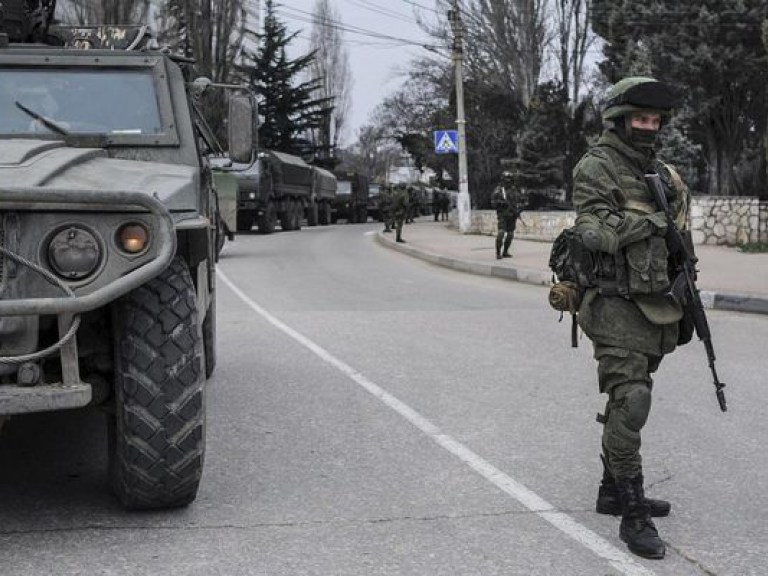 Колонна из 70 российских военных автомобилей вошла в Симферополь