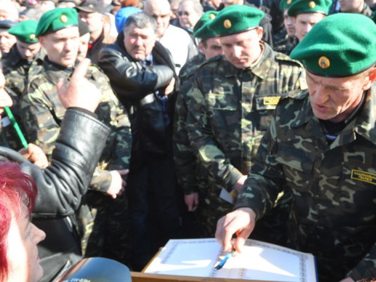 В Киеве военизированные организации набирают рекрутов (ФОТО)