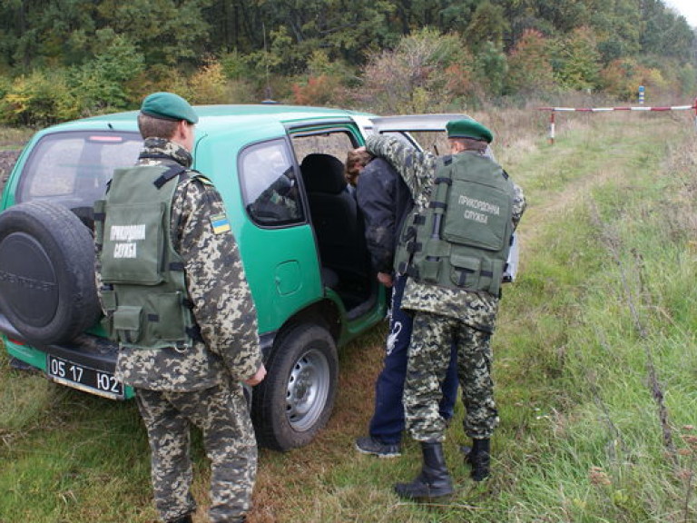 В Черниговской области пограничники задержали группу лиц с радиостанцией