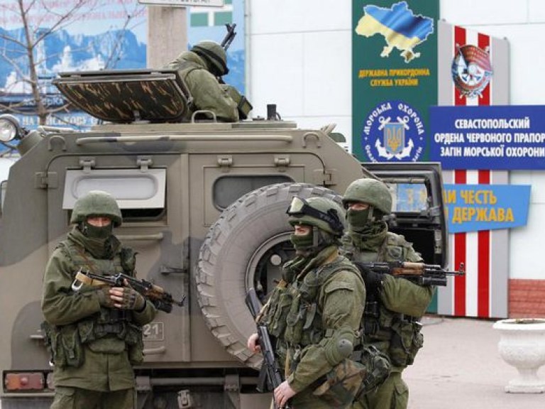 В Крыму похищенный командир сдал воинскую часть силам самообороны