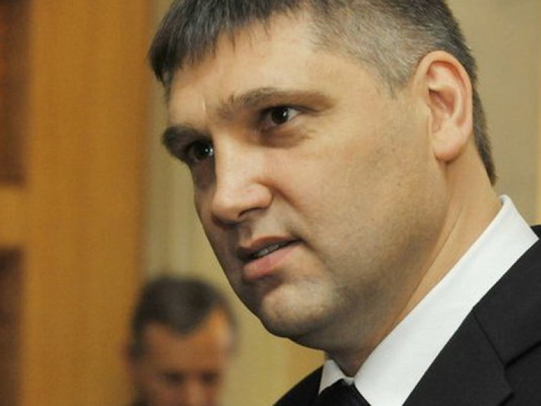 Депутаты уже начали обвинять Кабмин в том, что он не несет мир в Крым