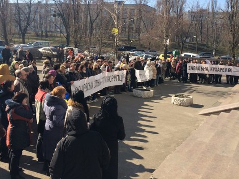 Nemiroff: Сегодня жители Немирова пикетировали Регистрационную службу Украины