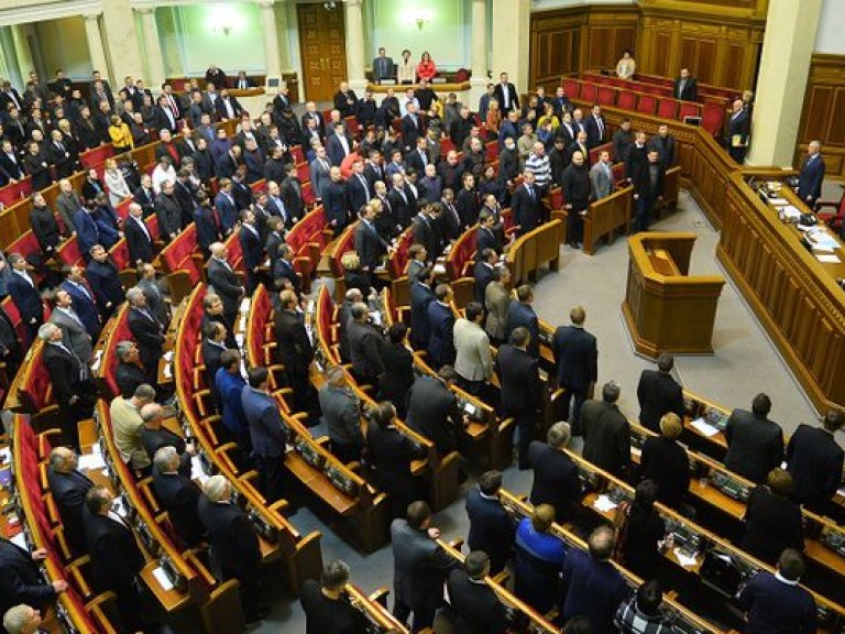 Сегодня парламент намерен приостановить решение крымского парламента о референдуме