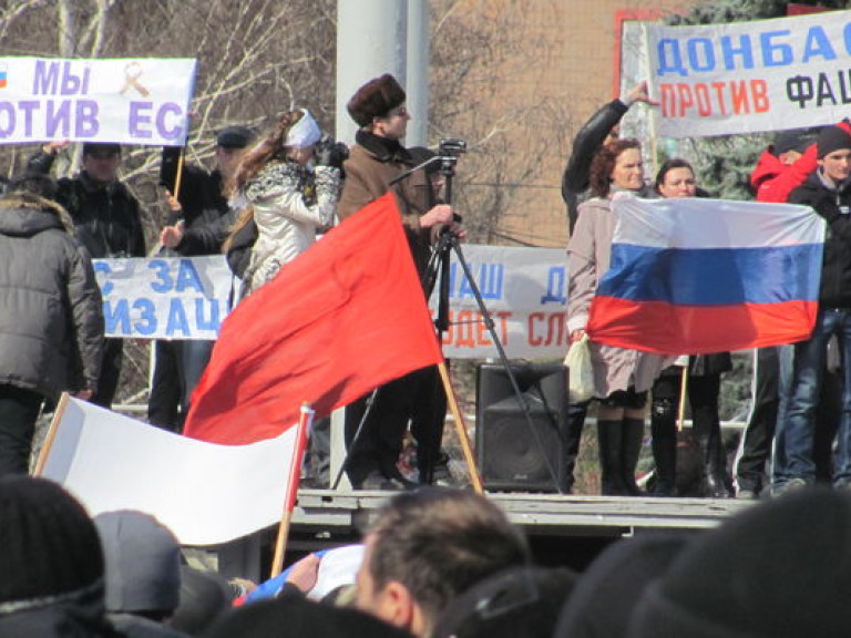 В Донецке начал действовать судебный запрет на митинги возле админзданий