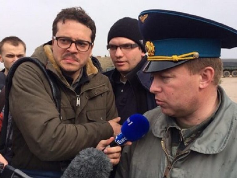 Украинские военные в Крыму потребовали указаний из Киева, иначе могут применить оружие