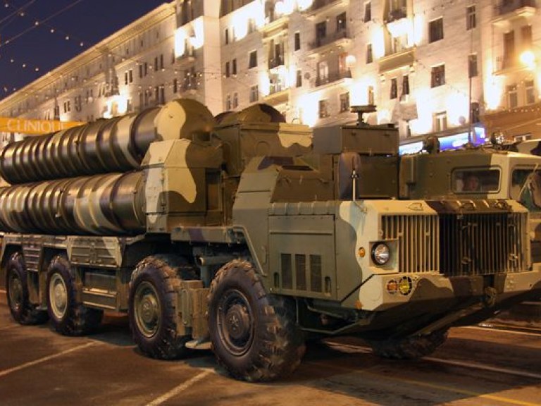 В Крым доставили зенитно-ракетный дивизион С-300