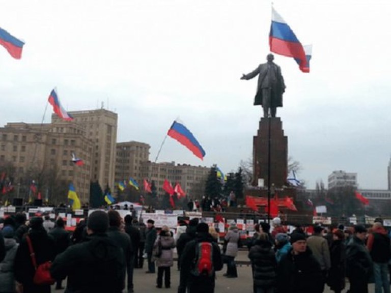 В Харькове собрался запрещенный судом митинг за референдум