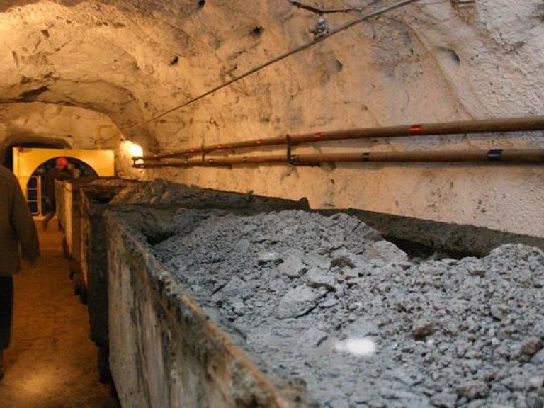 В шахте в Луганской области задохнулись два горняка