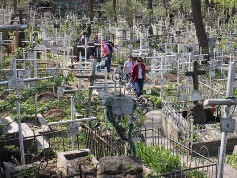 Киев увеличит площадь Южного кладбища