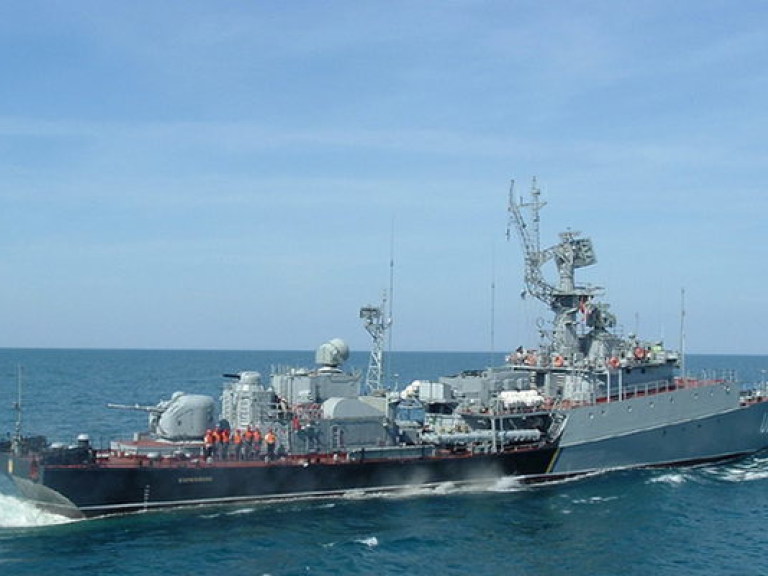 В Донузлаве не сдаются 5 кораблей ВМС Украины