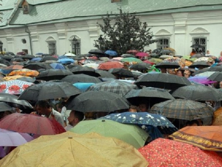 Завтра в Украине облачно и дождливо