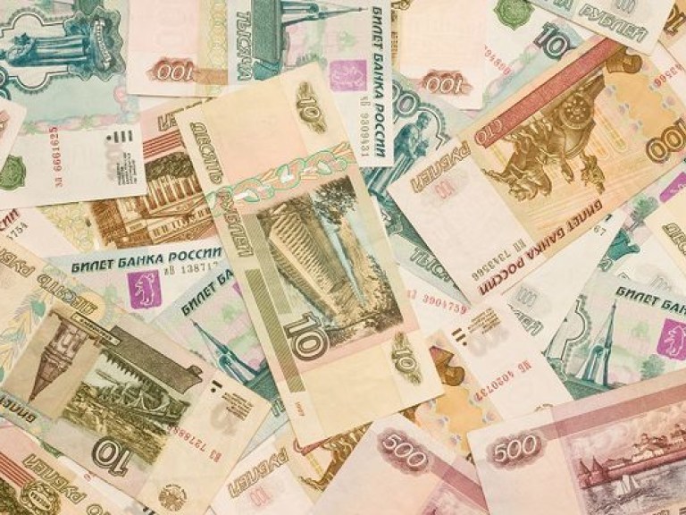 С сегодняшнего дня в Крыму вводится официальное обращение российского рубля