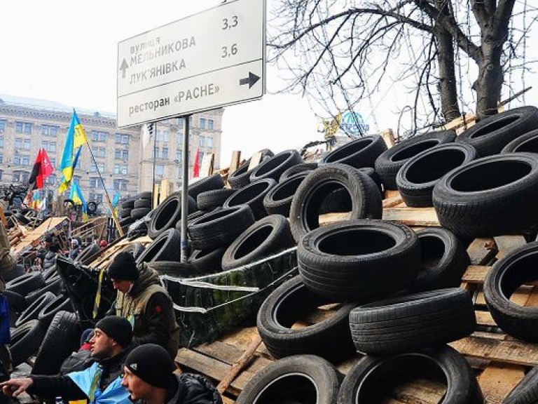 Баррикады на Майдане начнут убирать в конце марта