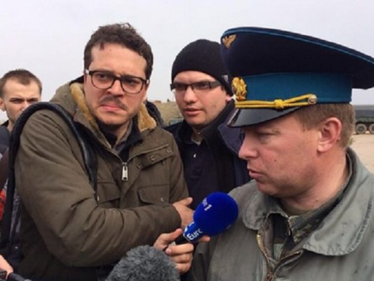 Жена полковника Мамчура заявляет, что его вывозят из Крыма в направлении Киева