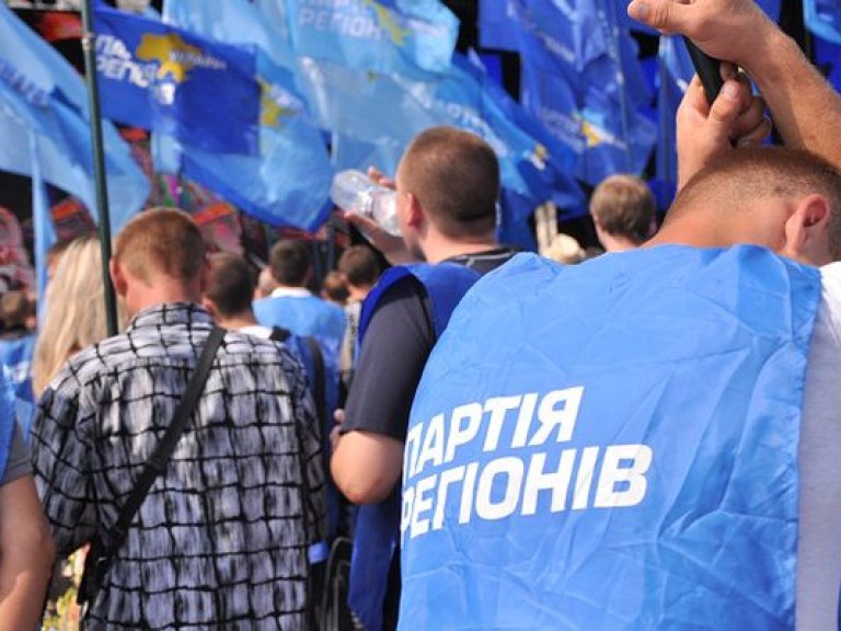 Януковича, Азарова и Арбузова лишили членства в Партии регионов