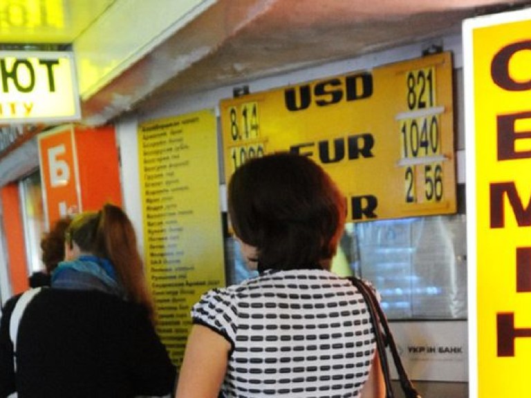 НБУ постановил продавать валюту без предъявления паспорта